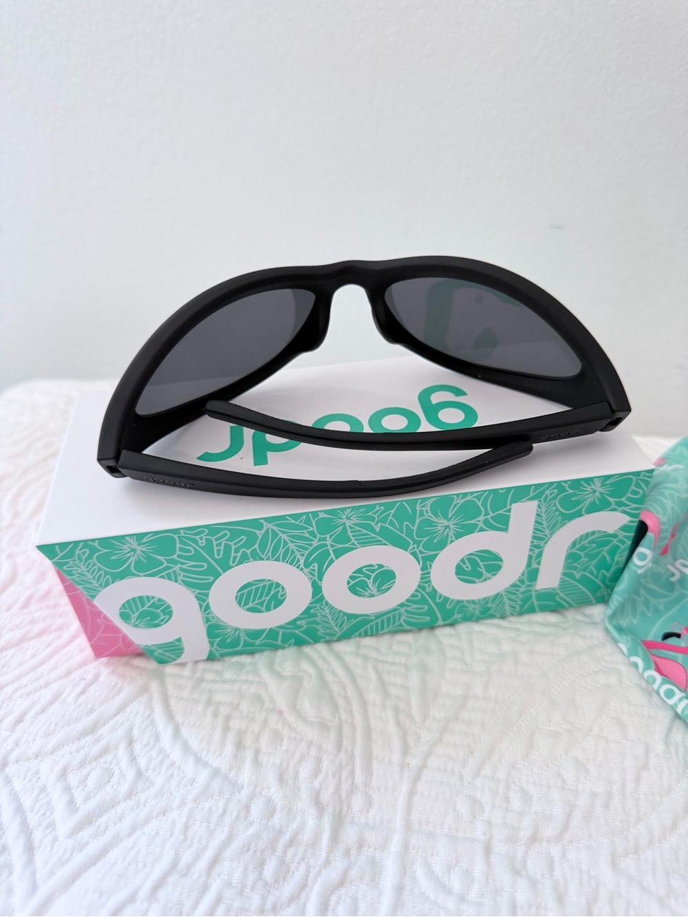 Goodr Bug G Black Polarized Sunglasses G00654-BUG-01 NEW Box & Pouch UV400 - Picture 2 of 4